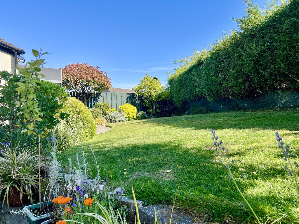 Property photo 2 of 28