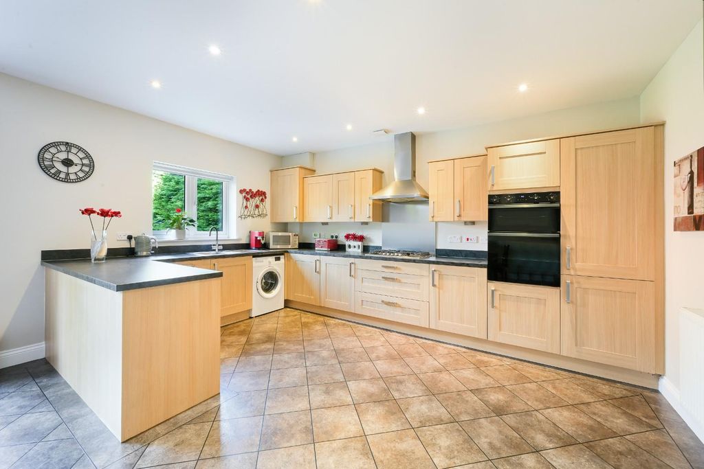 Property photo 2 of 22 Ash Close