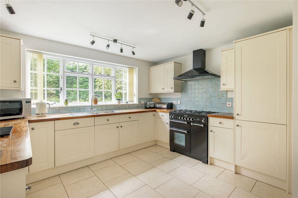 Property photo 3 of 18 Kitchen