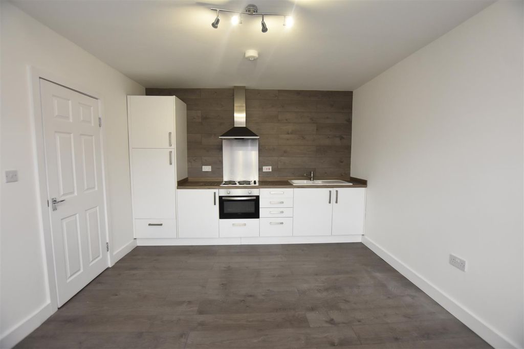 Property photo 3 of 9 Flat 9 Barlow Buildings00021.Jpeg