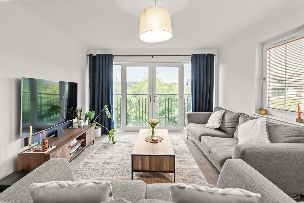 Property photo 2 of 27 5269147