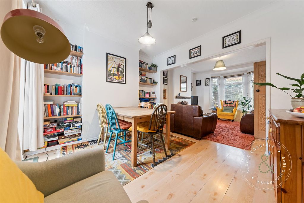 Property photo 2 of 29 Clive-Road-16.Jpg