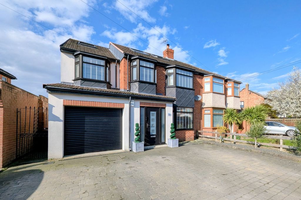 Property photo 1 of 32