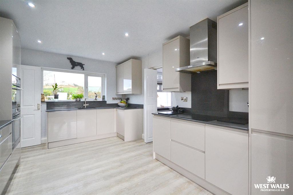 Property photo 3 of 37 Kitchen