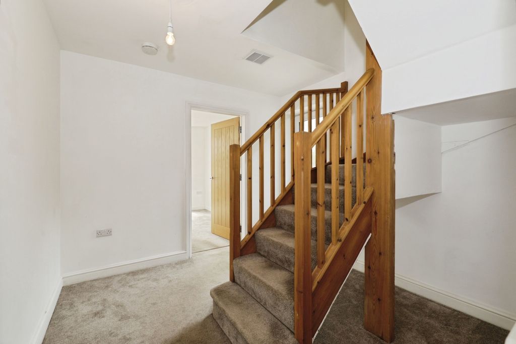 Property photo 2 of 25 Pbox-Img.Jpg
