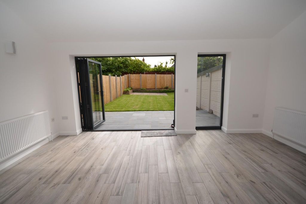 Property photo 3 of 19 Dining Area