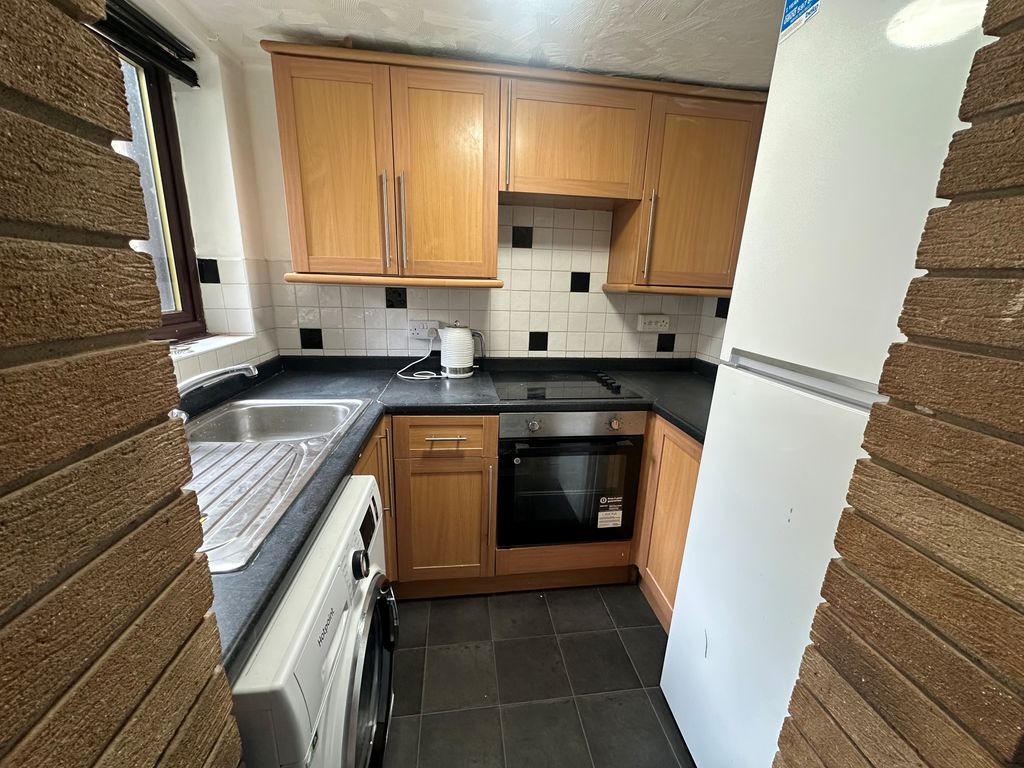 Property photo 3 of 6 Kitchen