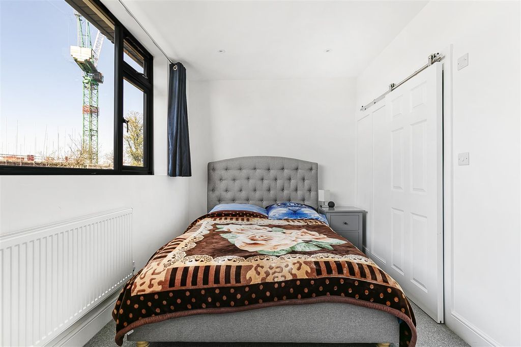 Additional image 19 of 5 bed detached house for saleOak Avenue, Enfield EN2