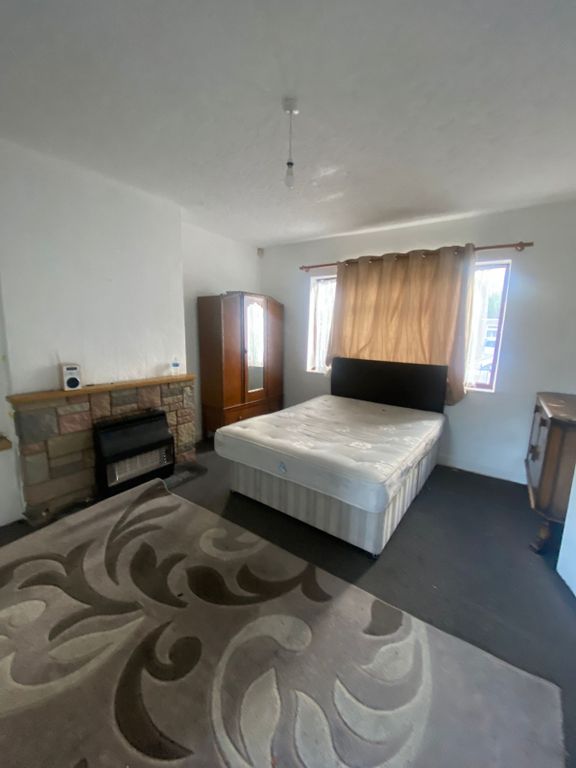 Property photo 3 of 9 Living Room