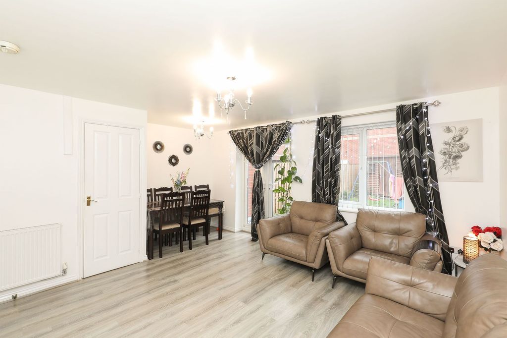 Property photo 2 of 18