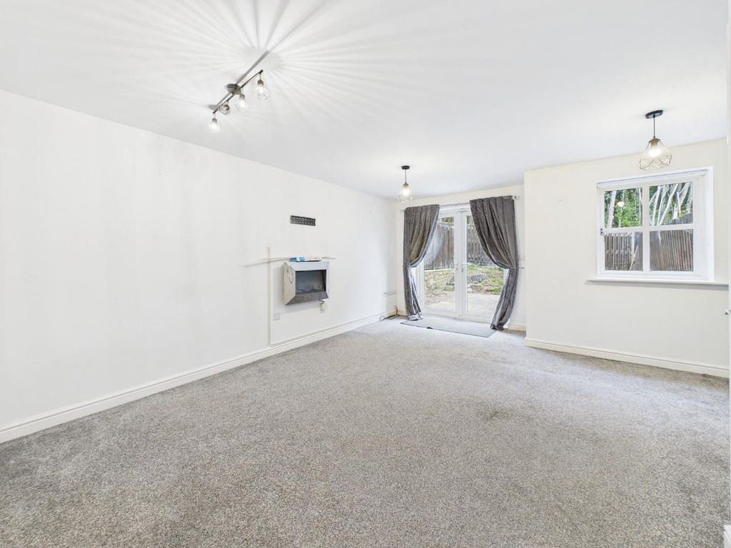 Property photo 2 of 14 Cam04899G0-Pr0211-Still004.Jpg