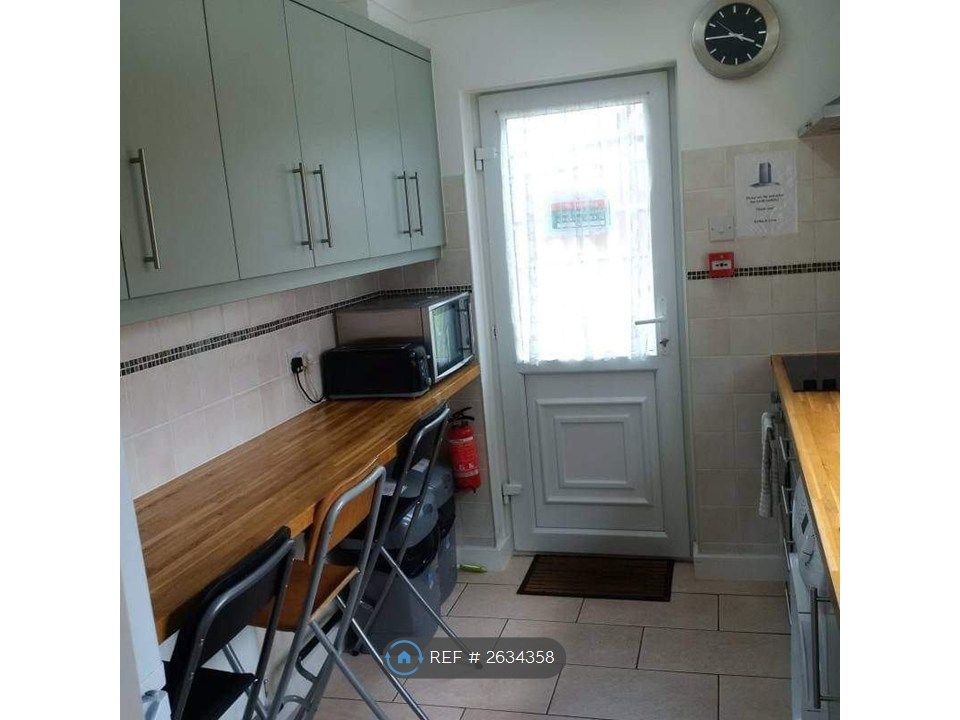 Property photo 1 of 6 Kitchen