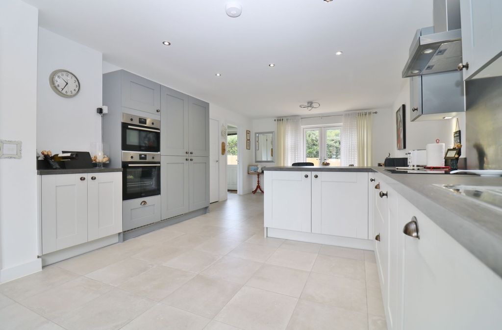 Property photo 2 of 24