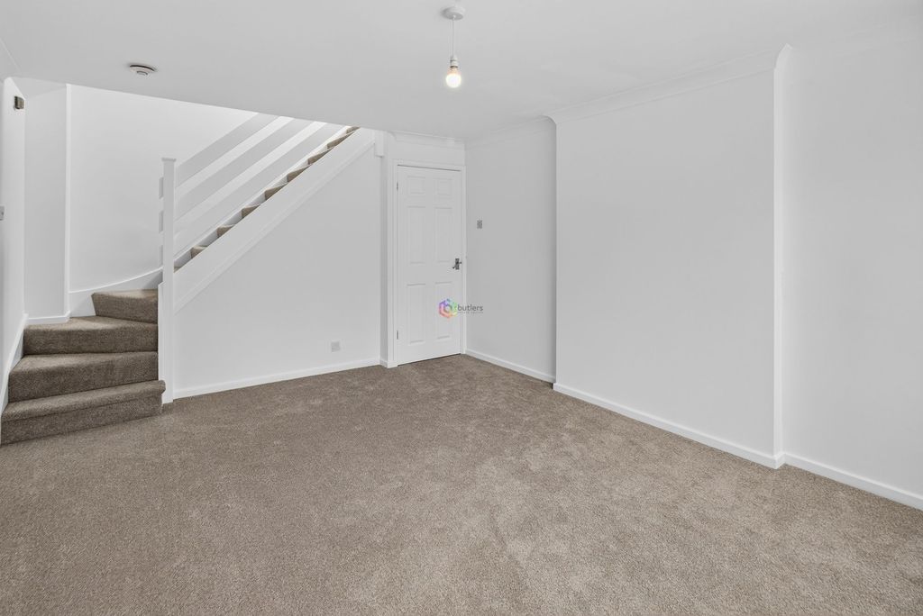 Property photo 2 of 12 Lounge