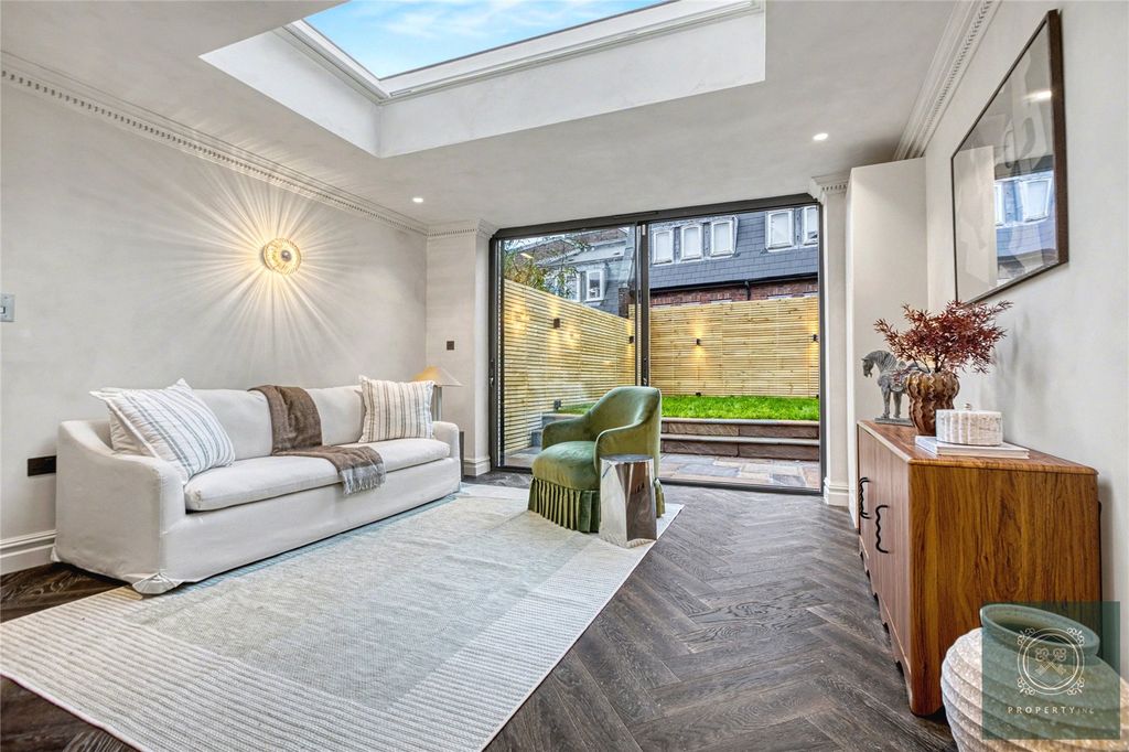 Property photo 2 of 21 Reception