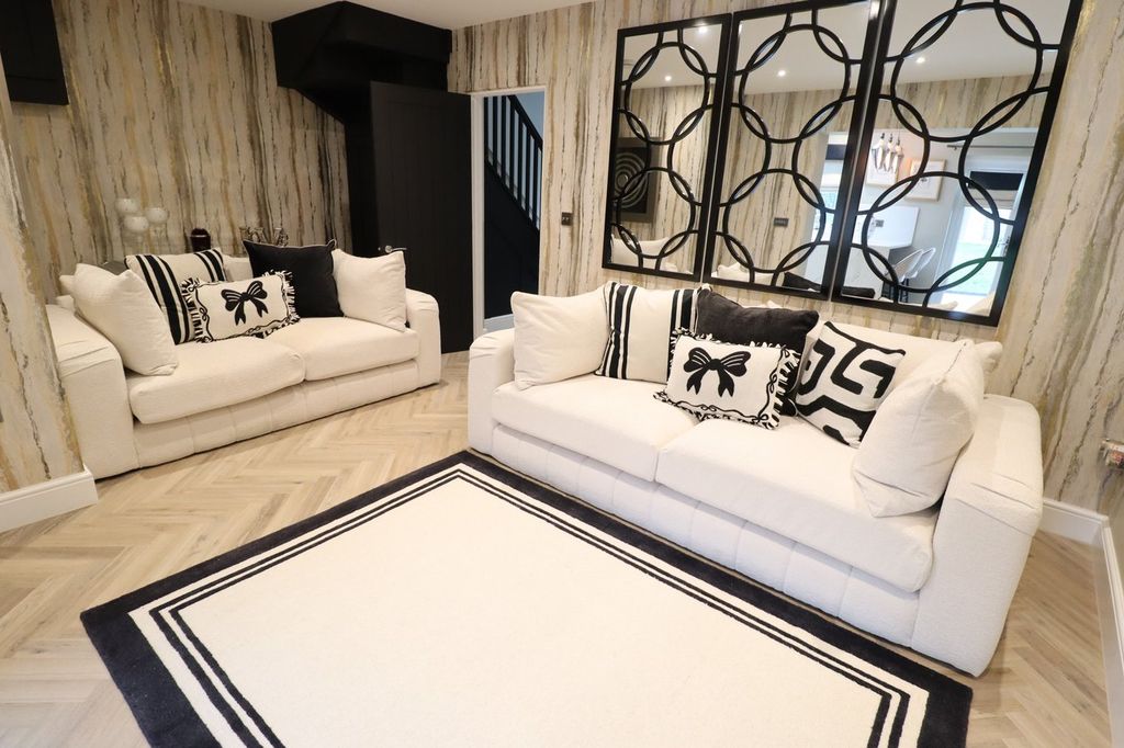 Property photo 3 of 28