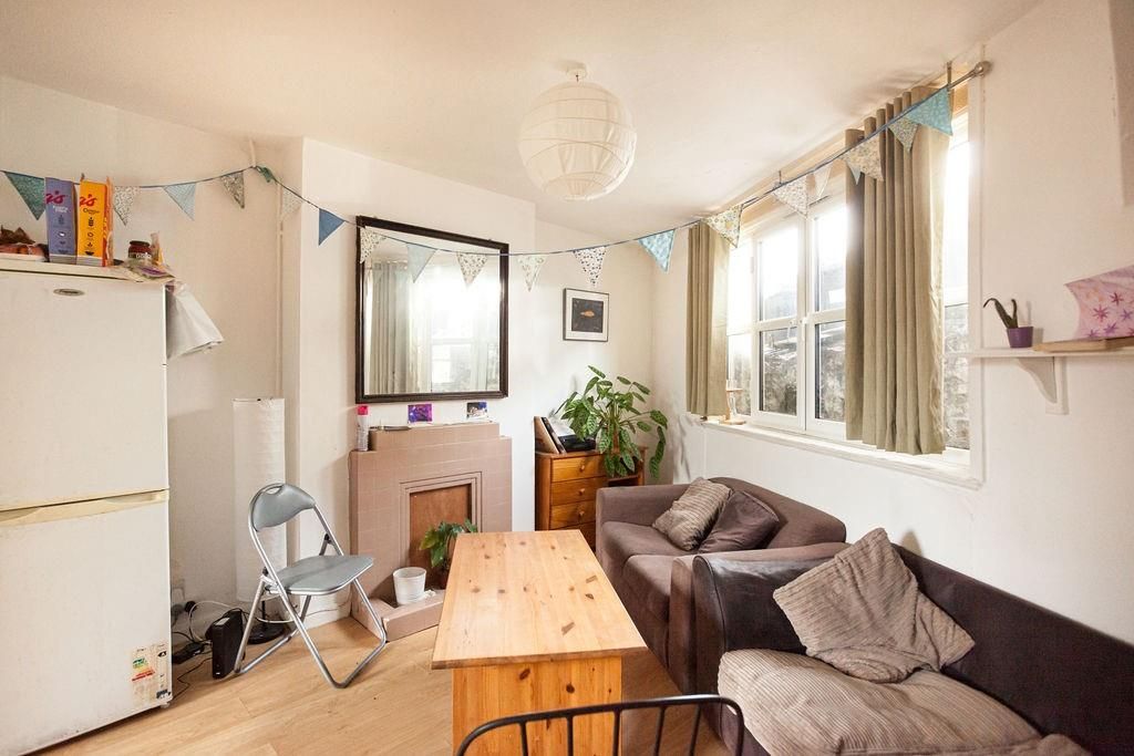 Property photo 1 of 8 Living Room