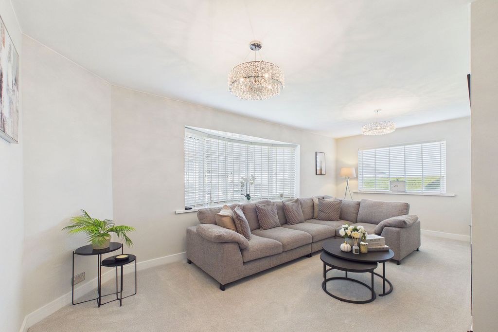 Property photo 3 of 28