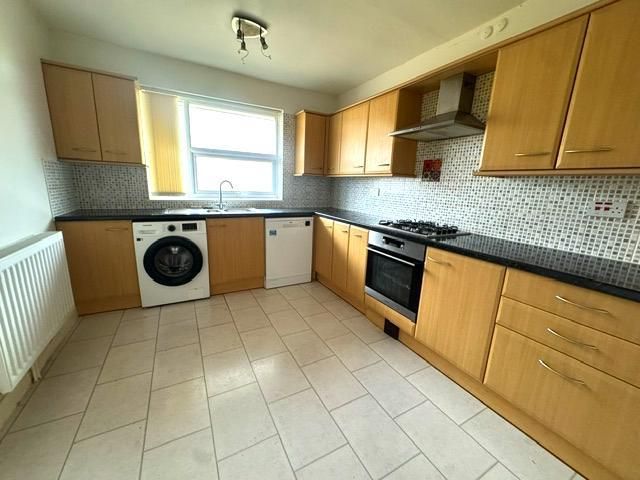 Property photo 1 of 9 Kitchen