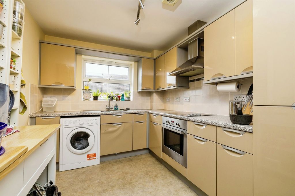 Property photo 2 of 17 Image