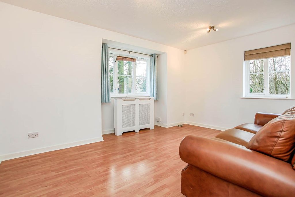 Property photo 2 of 8 Living Room