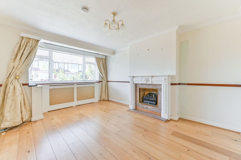 Property photo 2 of 19