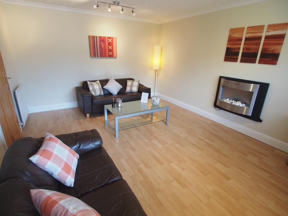 Property photo 3 of 9 Lounge Alternative