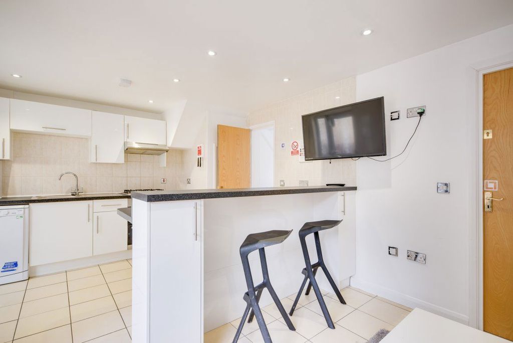 Property photo 3 of 26