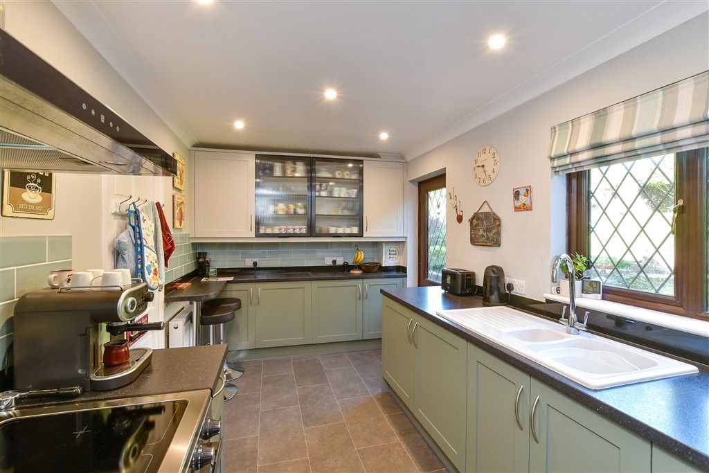 Property photo 2 of 11 Kitchen