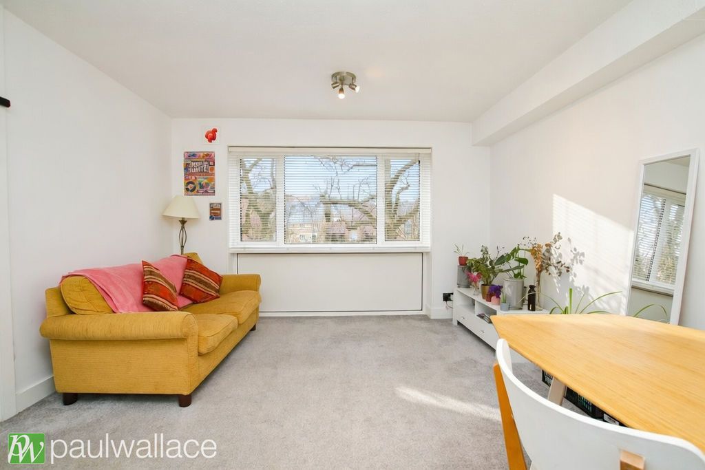 Property photo 2 of 9 Living / Dining Room