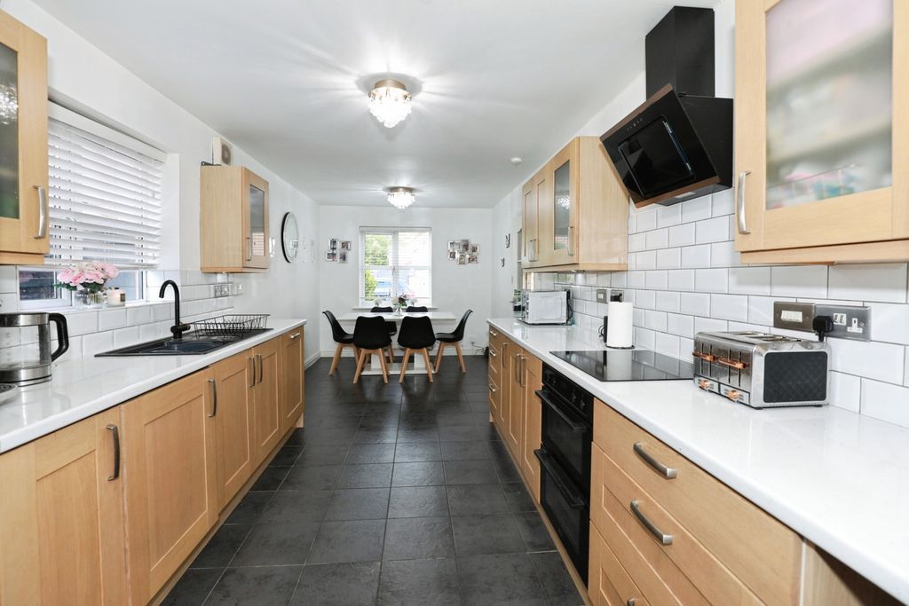 Property photo 2 of 17 Photo