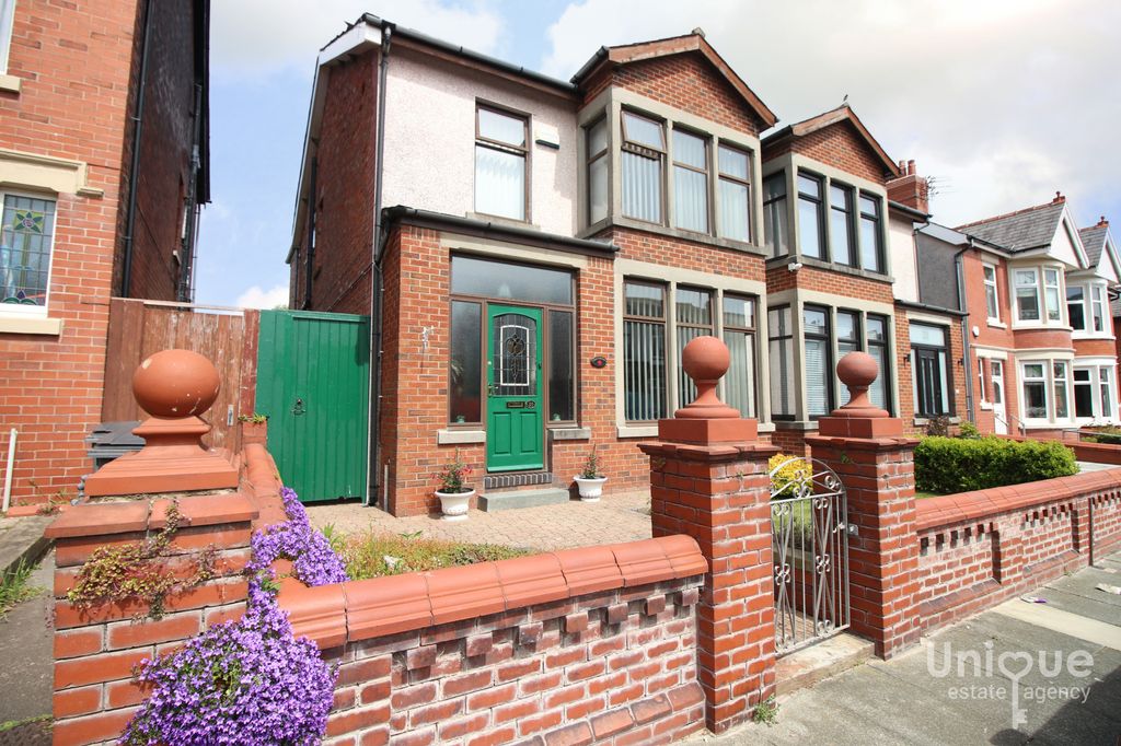 Property photo 1 of 32