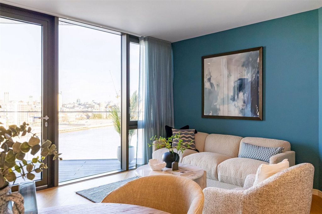 Property photo 2 of 38 Living/Kitchen