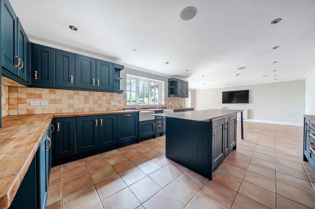 Property photo 2 of 14
