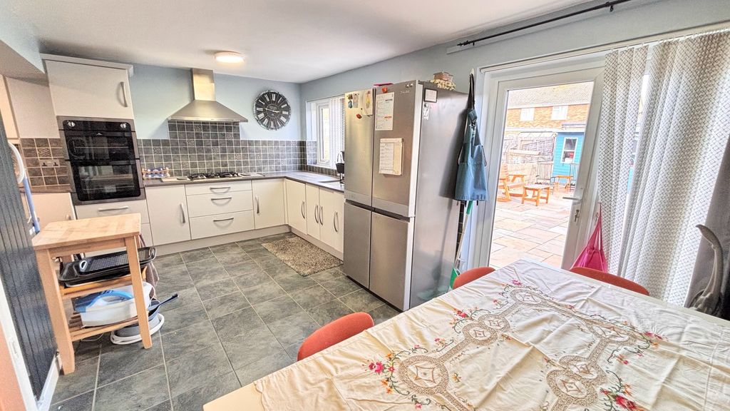Property photo 3 of 19 Kitchen 2