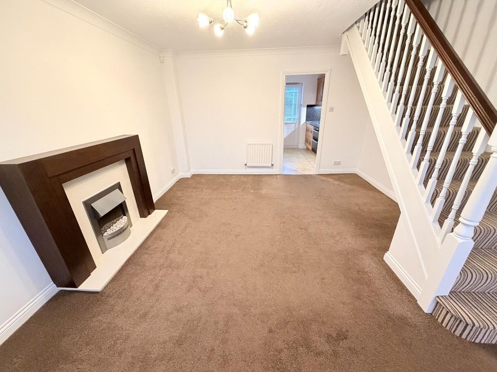 Property photo 3 of 20 Lounge