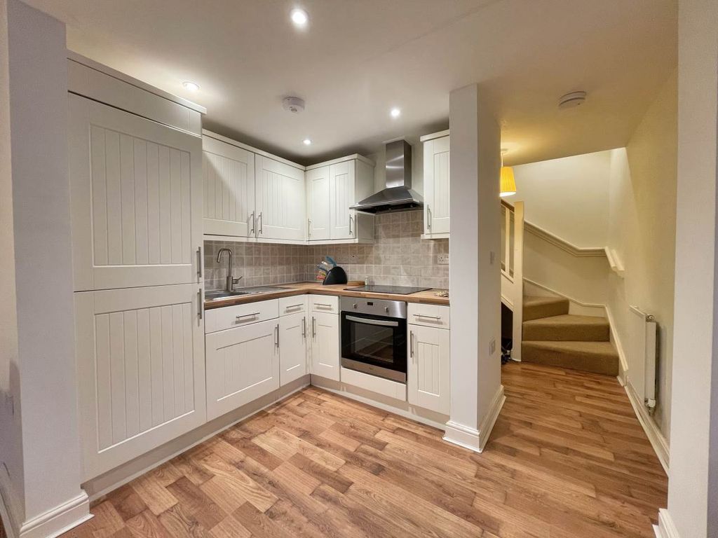 Property photo 3 of 6 Kitchen
