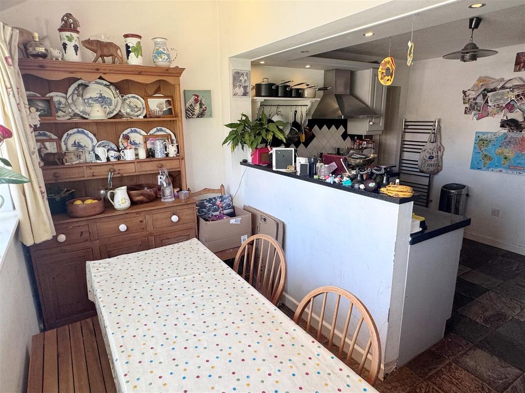 Property photo 3 of 19 Break - Kitch 1.Jpg