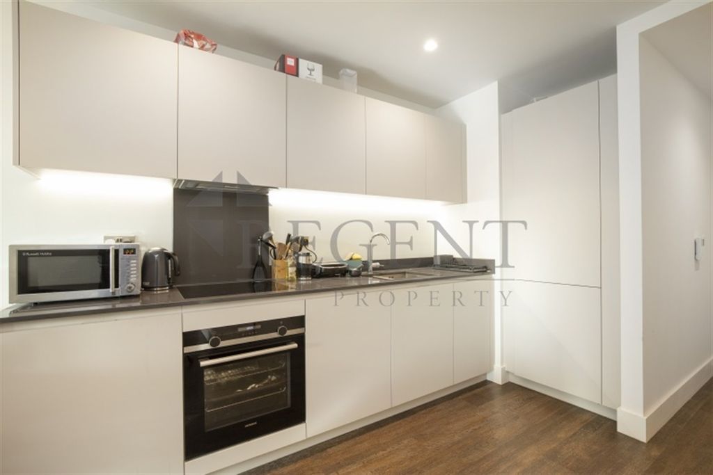 Property photo 3 of 8 Kitchen