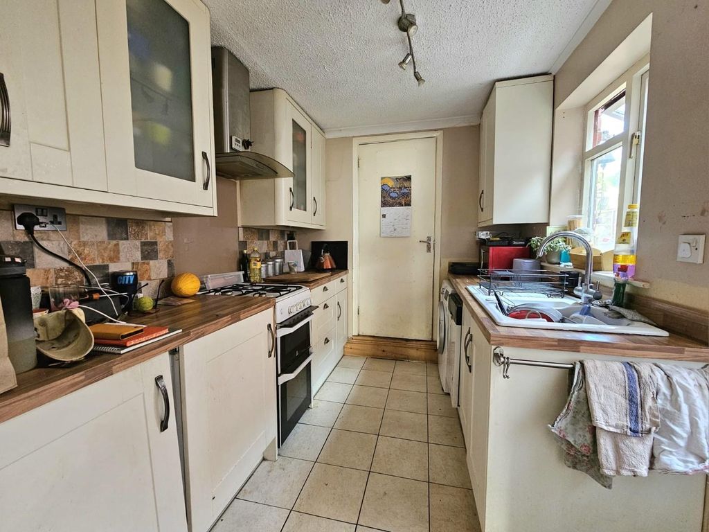 Property photo 2 of 24 9F0126c7-F40F-4F7E-8c66-Cf7B9c076F32.Jpg