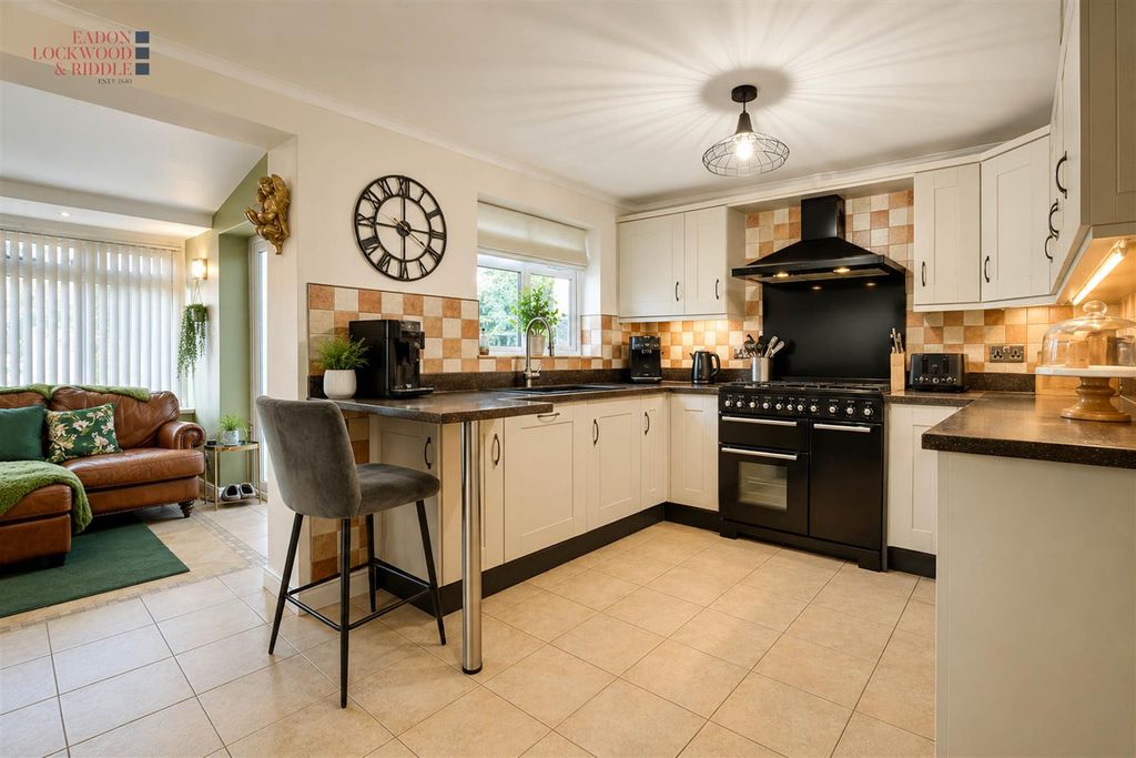 Property photo 2 of 21 Kitchen