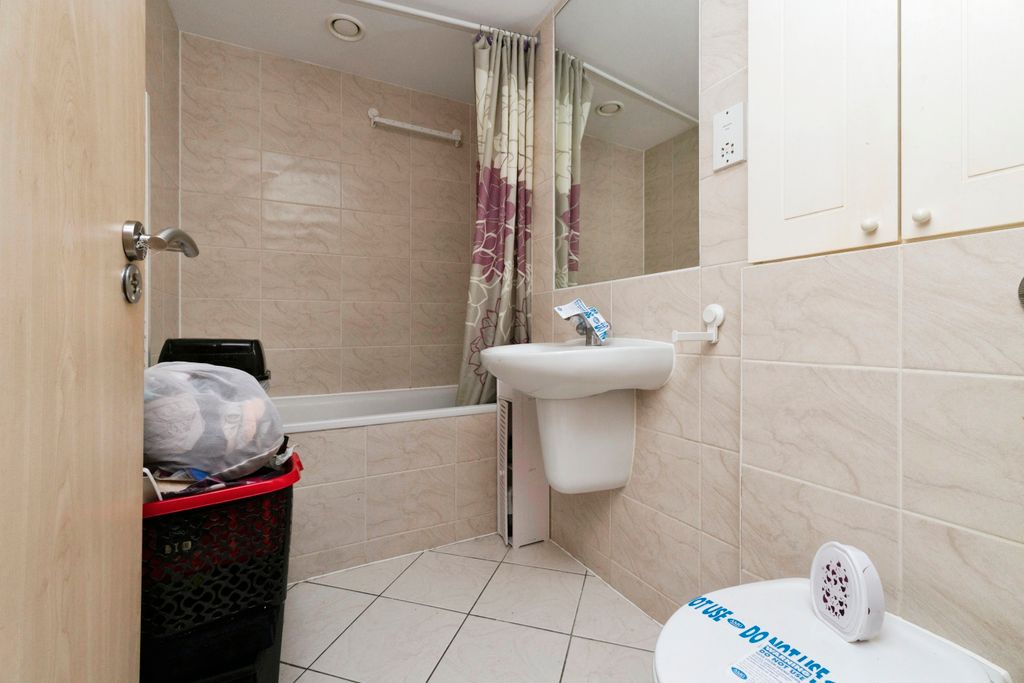 Property photo 3 of 13 Bathroom
