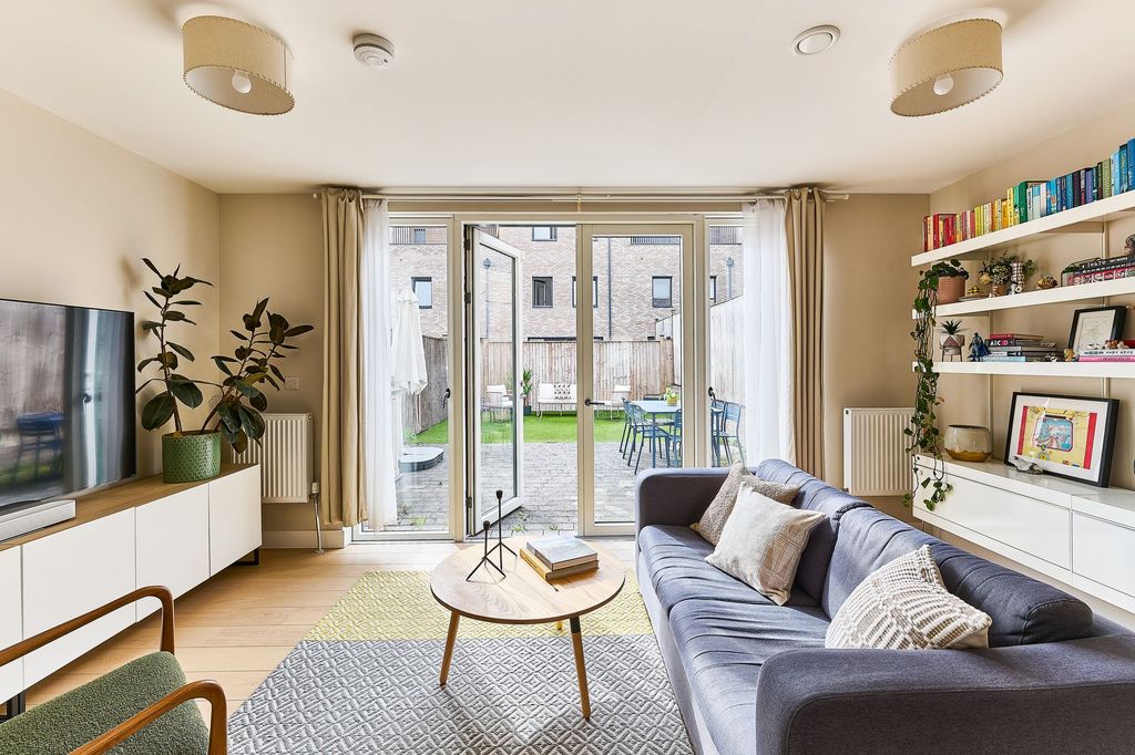 Property photo 1 of 36