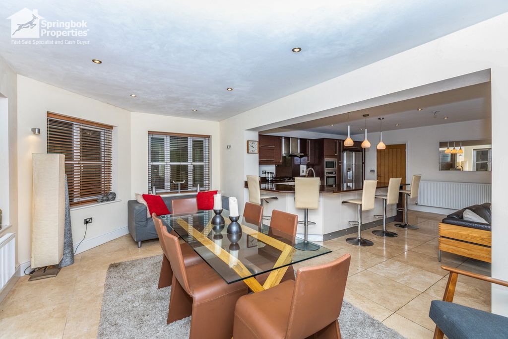 Property photo 3 of 21 2