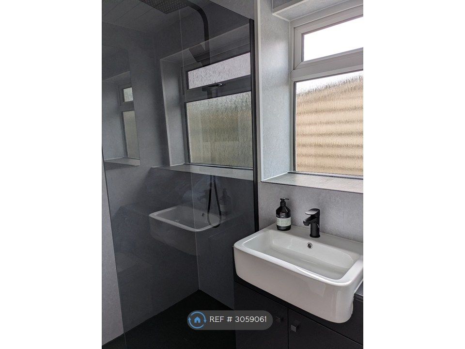 Property photo 2 of 18 New Fitted Shower Room