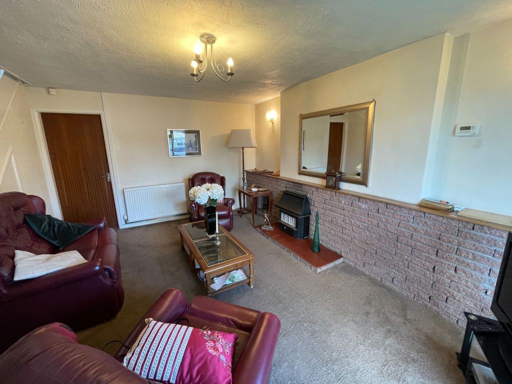 Property photo 2 of 14 Photograph 4