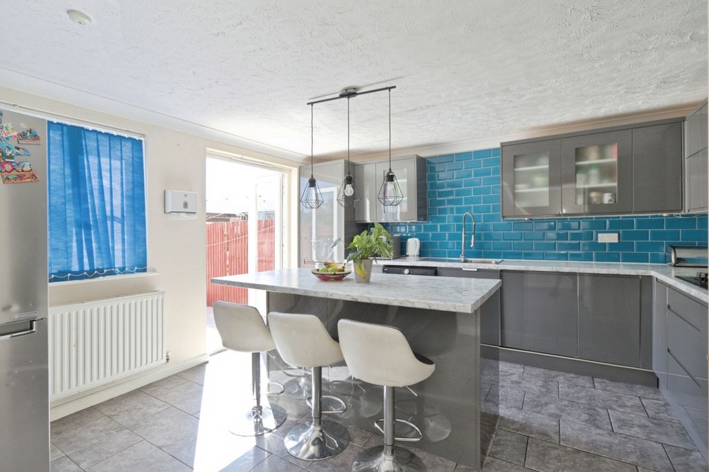 Property photo 3 of 26 Pbox-Img.Jpg