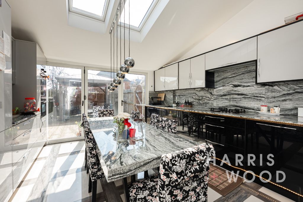 Property photo 2 of 5 3858039