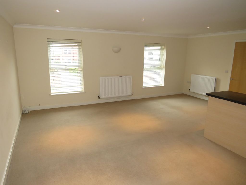 Property photo 3 of 10 Living Room