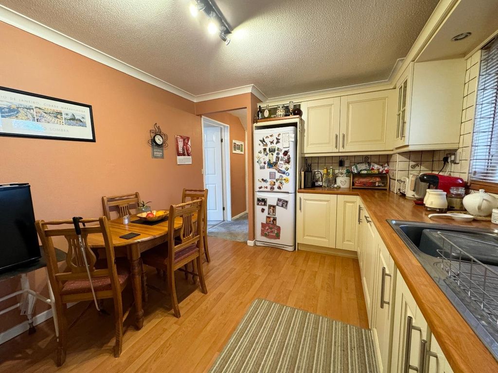 Property photo 2 of 16 Kitchen